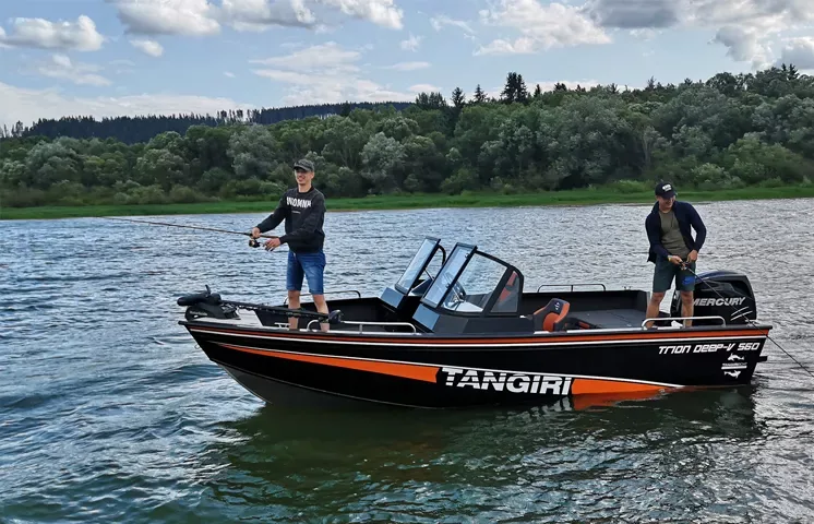 Wędkowanie z łodzi Trion Deep-V 560